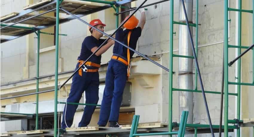 Крепление строительных лесов на кронштейны